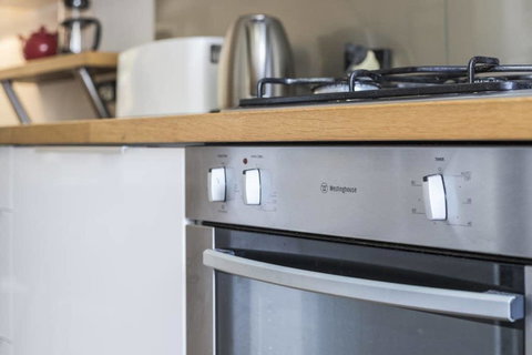 Gorgeous 26 1 Bed Designer Fitout Perfect Location - ACT Tourism 34