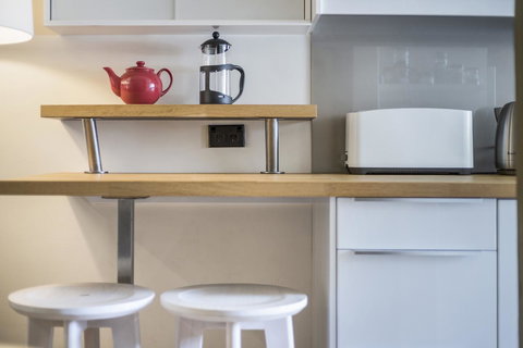 Gorgeous 26 1 Bed Designer Fitout Perfect Location - ACT Tourism 19