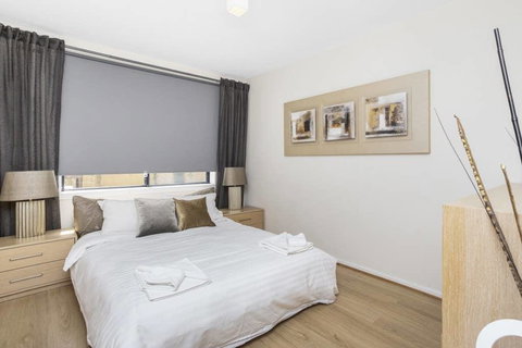 Gorgeous 26 1 Bed Designer Fitout Perfect Location - ACT Tourism 31