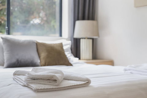 Gorgeous 26 1 Bed Designer Fitout Perfect Location - ACT Tourism 4