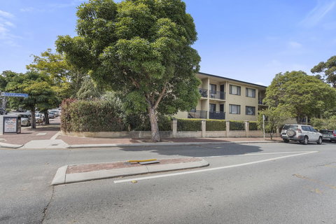 Gorgeous 26 1 Bed Designer Fitout Perfect Location - ACT Tourism 25