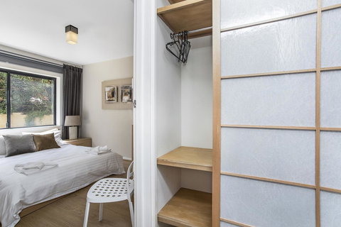 Gorgeous 26 1 Bed Designer Fitout Perfect Location - ACT Tourism 1