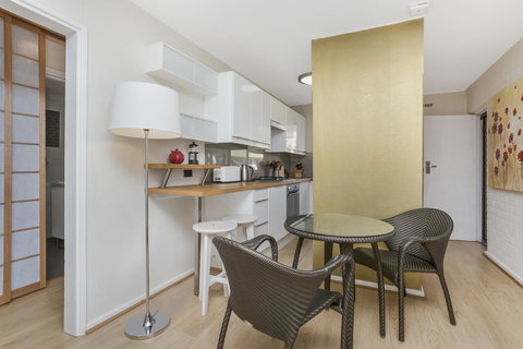 Gorgeous 26 1 Bed Designer Fitout Perfect Location - ACT Tourism 12