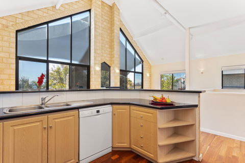 Swanview Ardross Shortstays - ACT Tourism 8