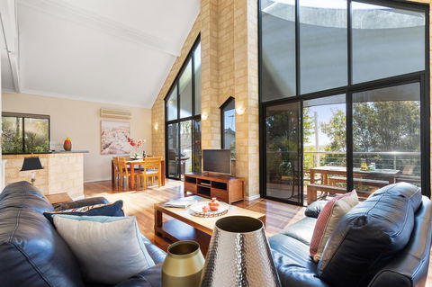 Swanview Ardross Shortstays - ACT Tourism 1