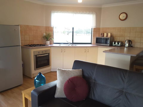 Cosy Corner Chalets - ACT Tourism 8