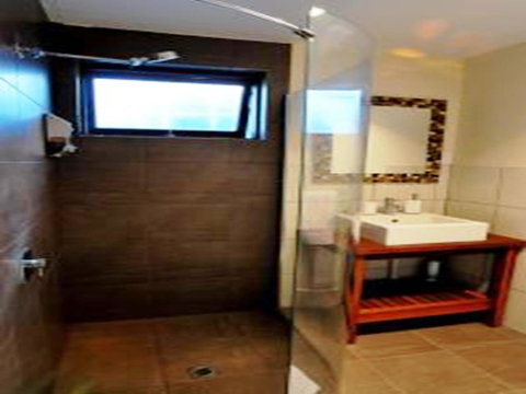 Waikiki Beach Bed And Breakfast - ACT Tourism 11