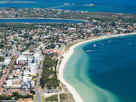 Waikiki Beach Bed And Breakfast - ACT Tourism 17