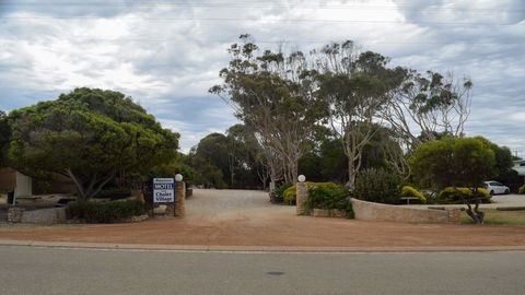 Hopetoun Motel & Chalet Village - ACT Tourism 12