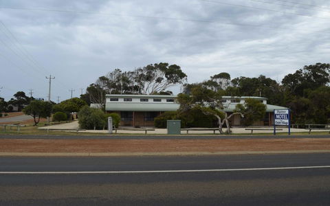 Hopetoun Motel & Chalet Village - ACT Tourism 18