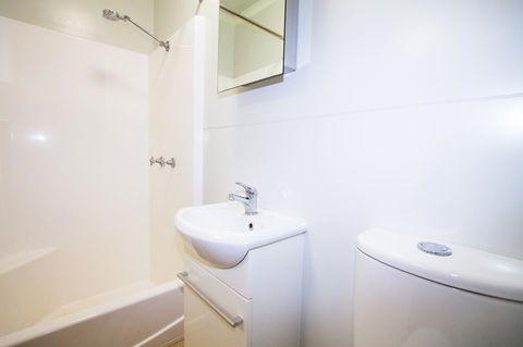 Meekatharra Accommodation Centre - ACT Tourism 19