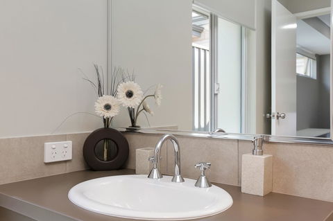 Perth Comfy Stays - ACT Tourism 26