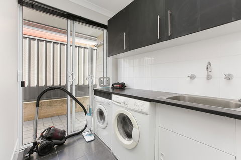 Perth Comfy Stays - ACT Tourism 24