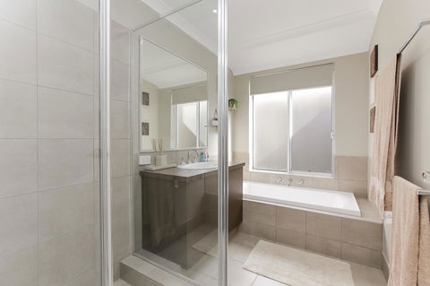 Perth Comfy Stays - ACT Tourism 39