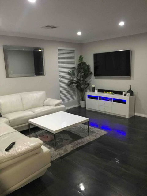 Perth Comfy Stays - ACT Tourism 6