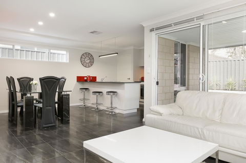 Perth Comfy Stays - ACT Tourism 23