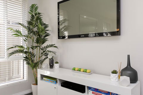 Perth Comfy Stays - ACT Tourism 1