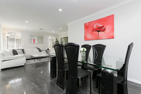 Perth Comfy Stays - ACT Tourism 19