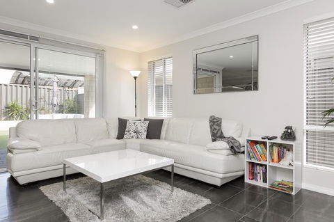 Perth Comfy Stays - ACT Tourism 5