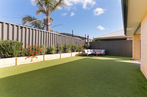 Perth Comfy Stays - ACT Tourism 10