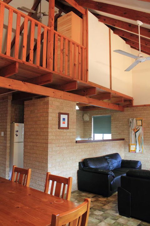 Kestrel Chalets - ACT Tourism 16
