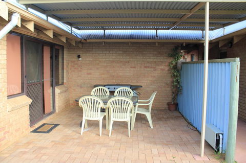 Kestrel Chalets - ACT Tourism 13