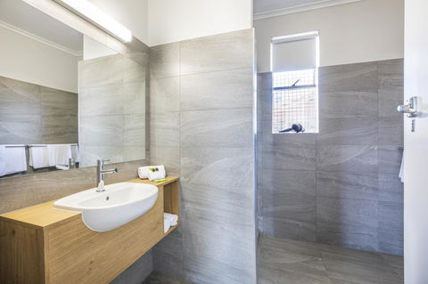 Nightcap At Carlyle Hotel - ACT Tourism 15