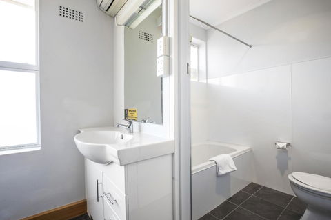 Nightcap At Carlyle Hotel - ACT Tourism 4