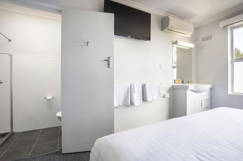 Nightcap At Carlyle Hotel - ACT Tourism 2