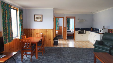 Strahan Retreat Holiday Park - ACT Tourism 15