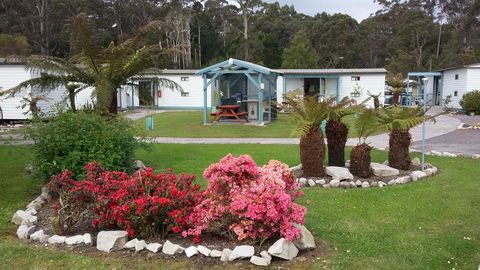 Strahan Retreat Holiday Park - ACT Tourism 5