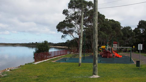 Strahan Retreat Holiday Park - ACT Tourism 1