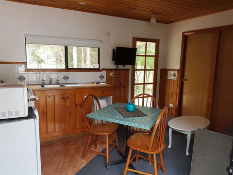 Strahan Retreat Holiday Park - ACT Tourism 14