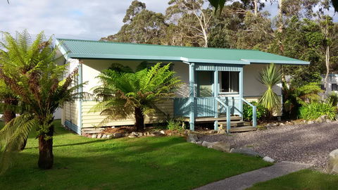Strahan Retreat Holiday Park - ACT Tourism 7