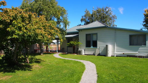Strahan Retreat Holiday Park - ACT Tourism 13