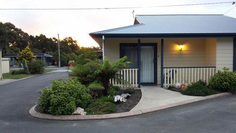 Strahan Retreat Holiday Park - ACT Tourism 28