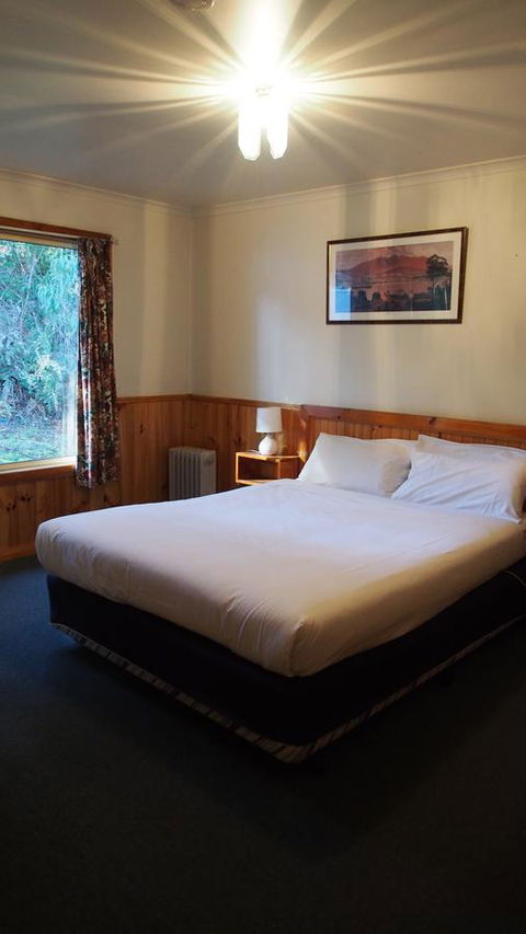 Strahan Retreat Holiday Park - ACT Tourism 44