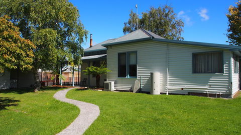 Strahan Retreat Holiday Park - ACT Tourism 43