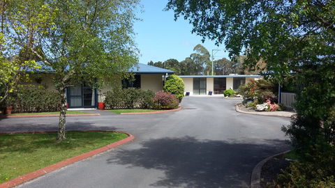 Strahan Retreat Holiday Park - ACT Tourism 27