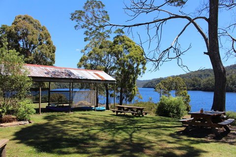 Tullah Lakeside Lodge - ACT Tourism 6