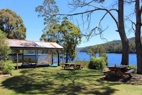 Tullah Lakeside Lodge - ACT Tourism 19