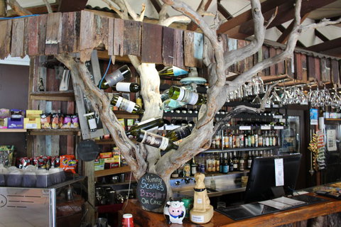 Tullah Lakeside Lodge - ACT Tourism 29