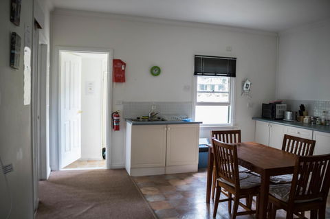 Giants Table And Cottages - ACT Tourism 30