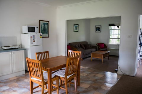 Giants Table And Cottages - ACT Tourism 17