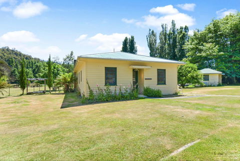 Giants Table And Cottages - ACT Tourism 24