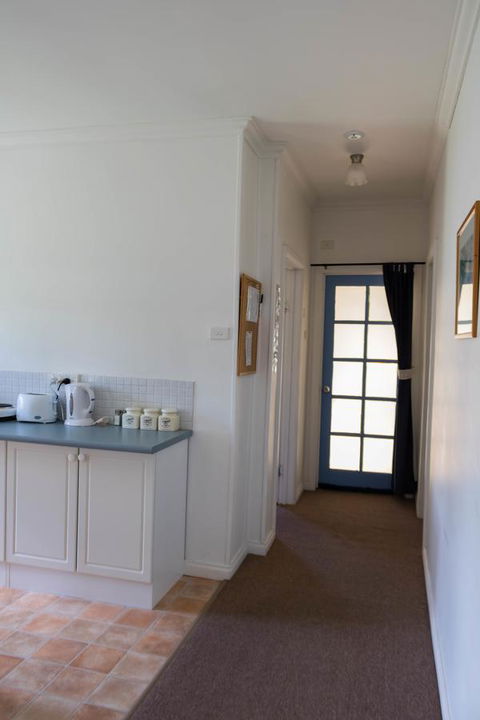 Giants Table And Cottages - ACT Tourism 19