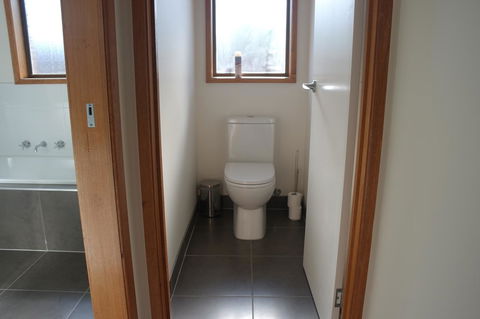 Modern 2 Bedroom Appartment - ACT Tourism 12
