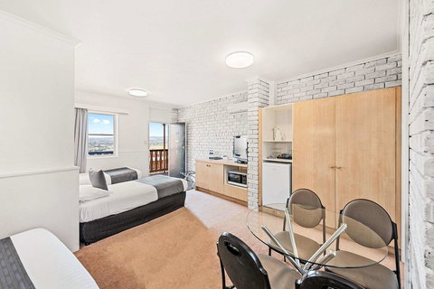 Coach House Launceston - ACT Tourism 8