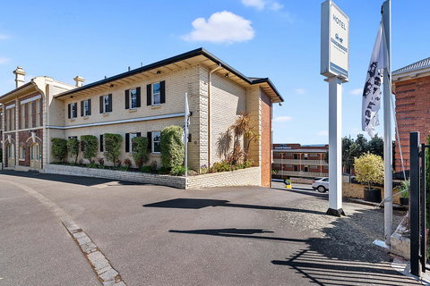 Coach House Launceston - ACT Tourism 0