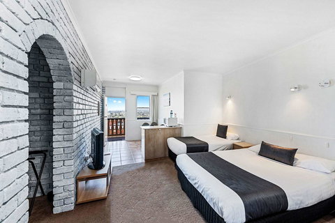 Coach House Launceston - ACT Tourism 13